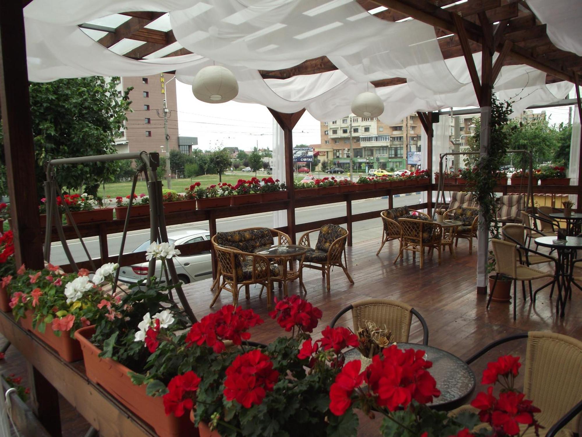 Hotel Flormang Craiova Exterior photo