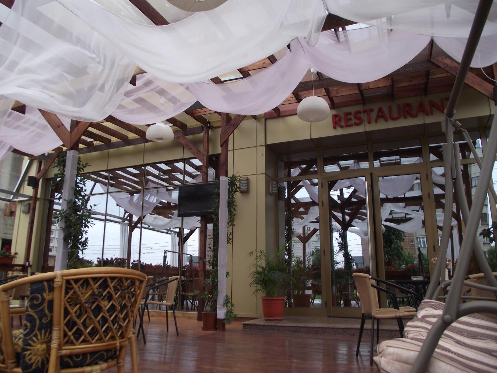 Hotel Flormang Craiova Exterior photo