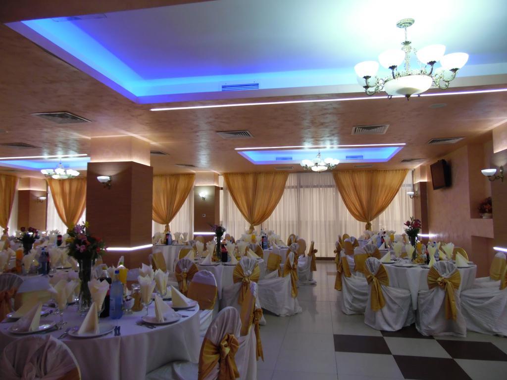 Hotel Flormang Craiova Exterior photo