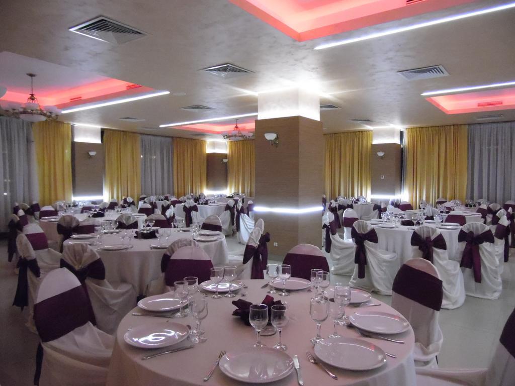 Hotel Flormang Craiova Exterior photo