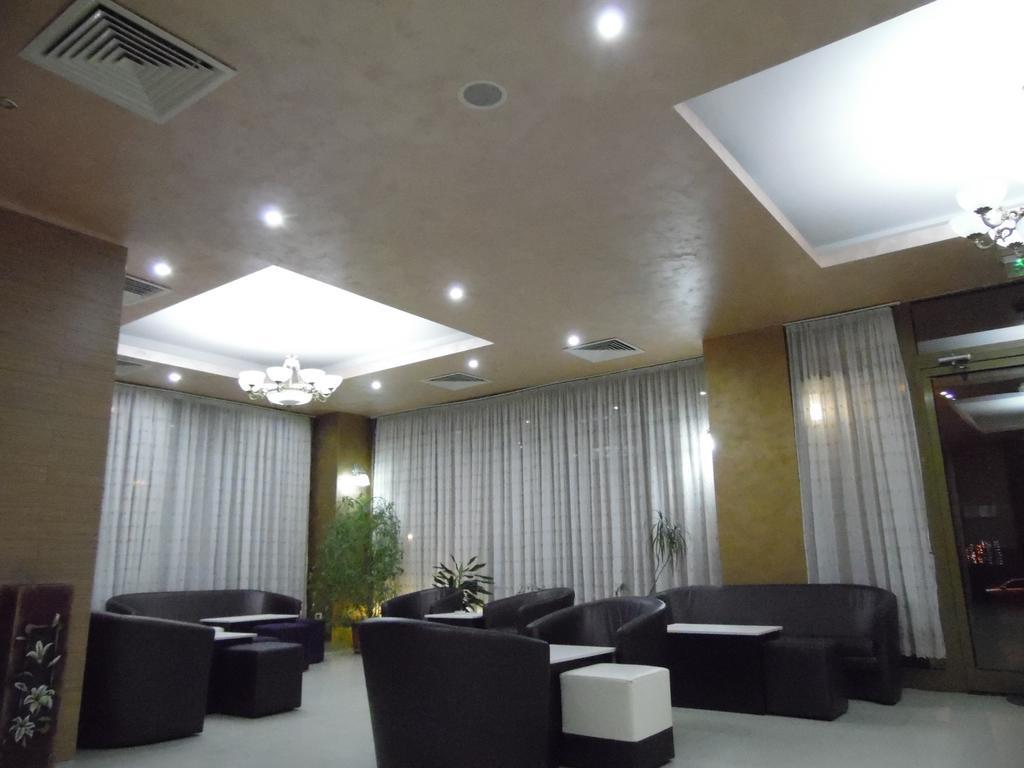 Hotel Flormang Craiova Exterior photo
