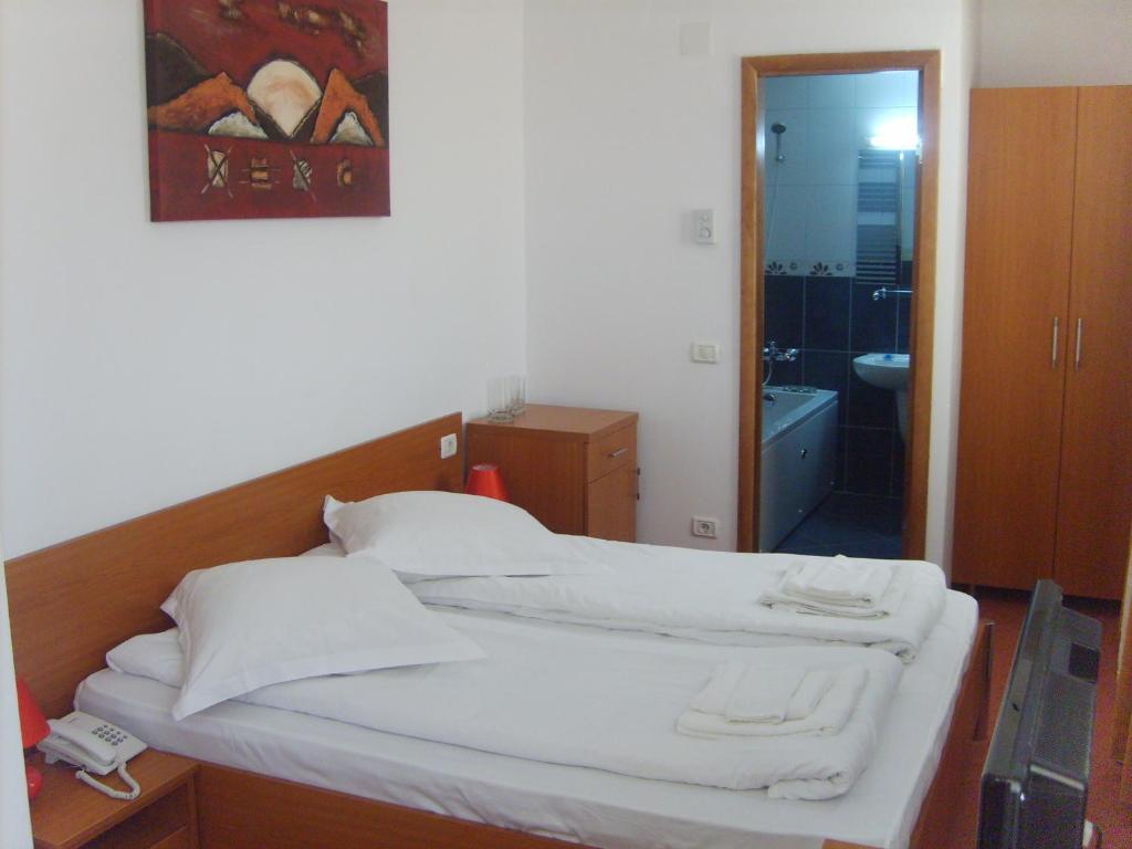 Hotel Flormang Craiova Room photo
