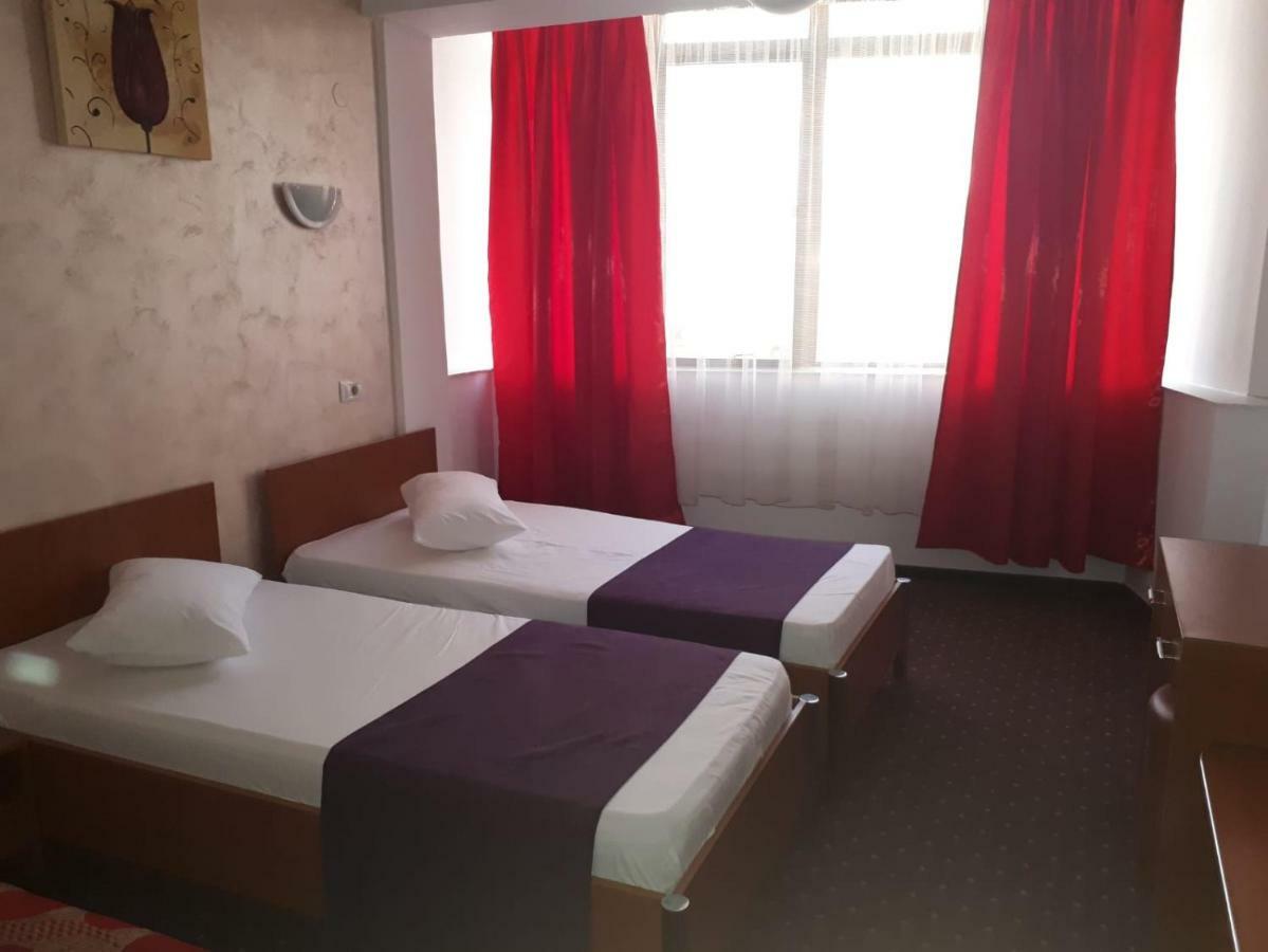 Hotel Flormang Craiova Exterior photo
