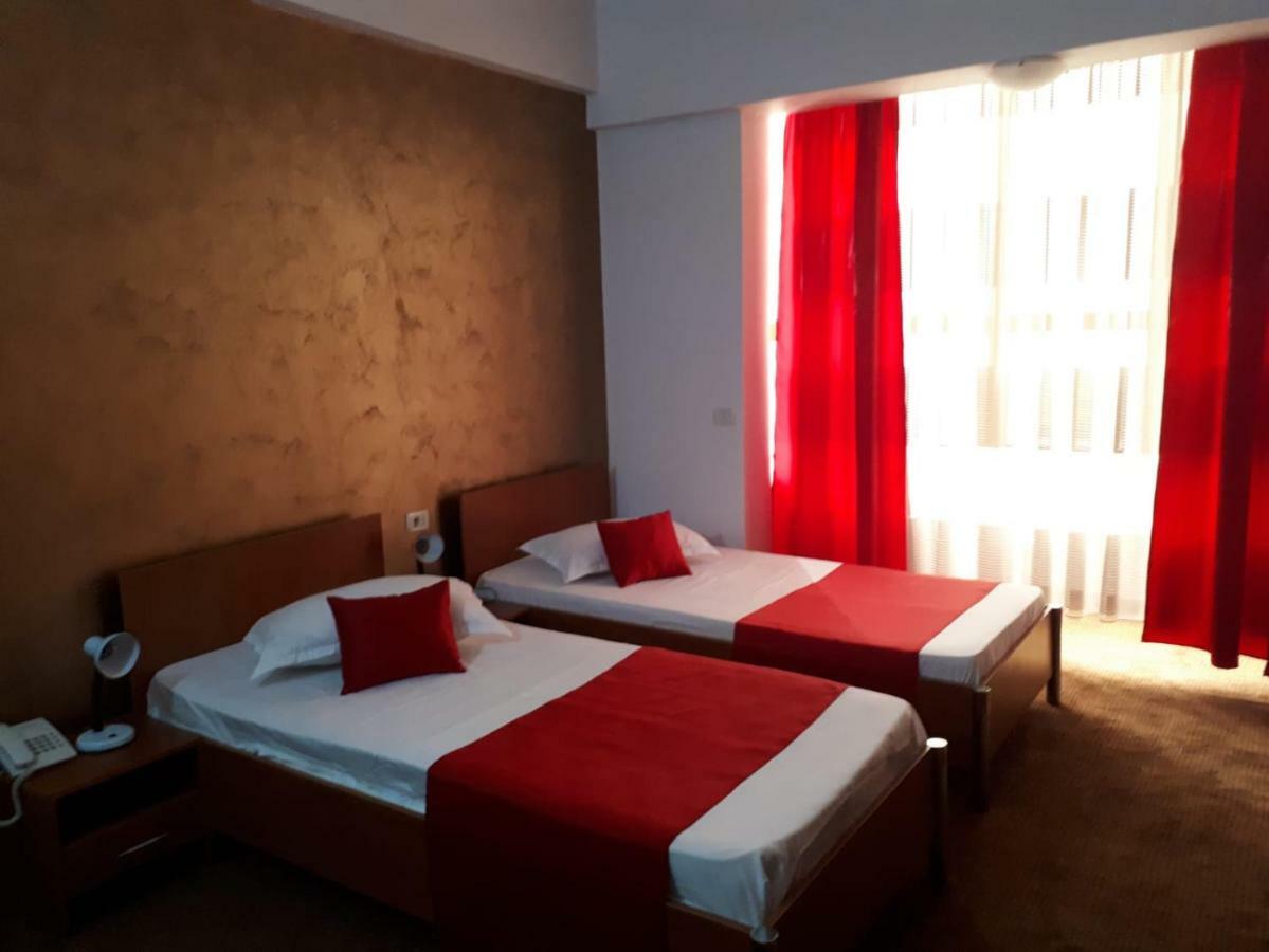 Hotel Flormang Craiova Exterior photo