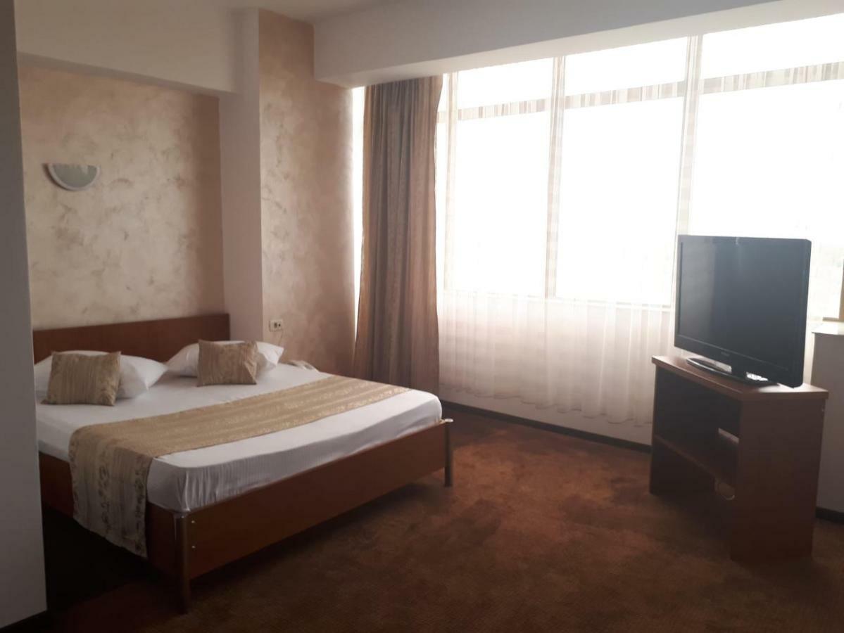 Hotel Flormang Craiova Exterior photo