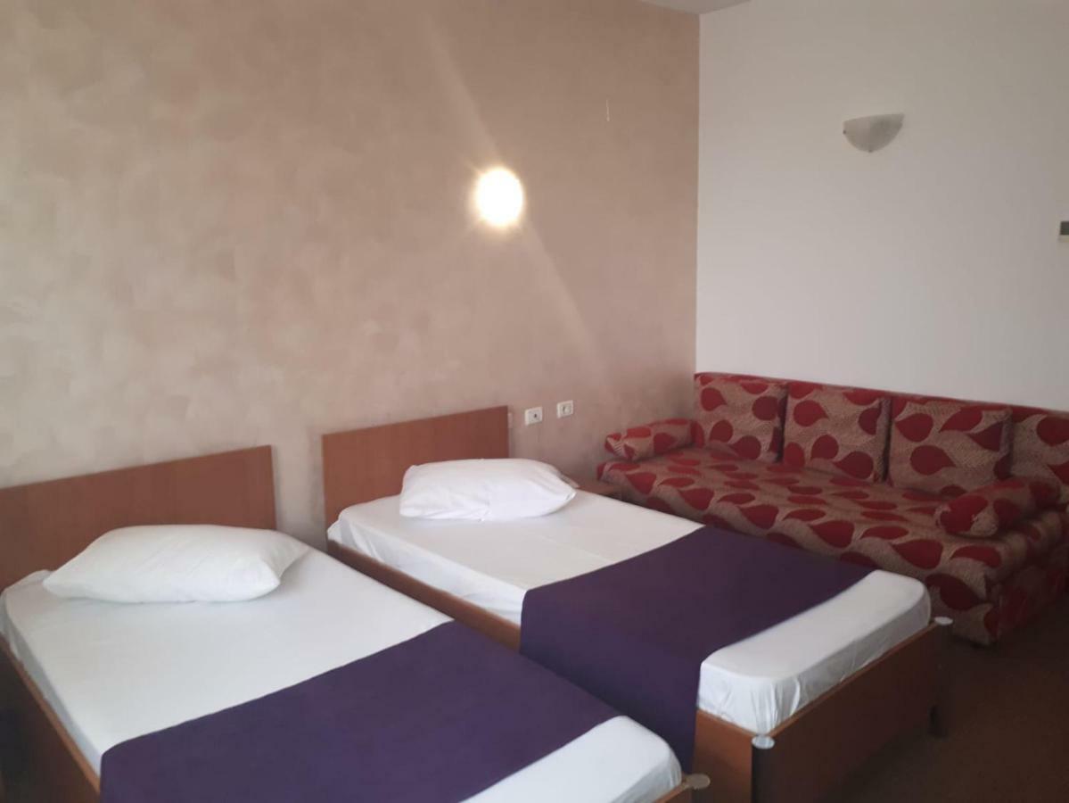 Hotel Flormang Craiova Exterior photo