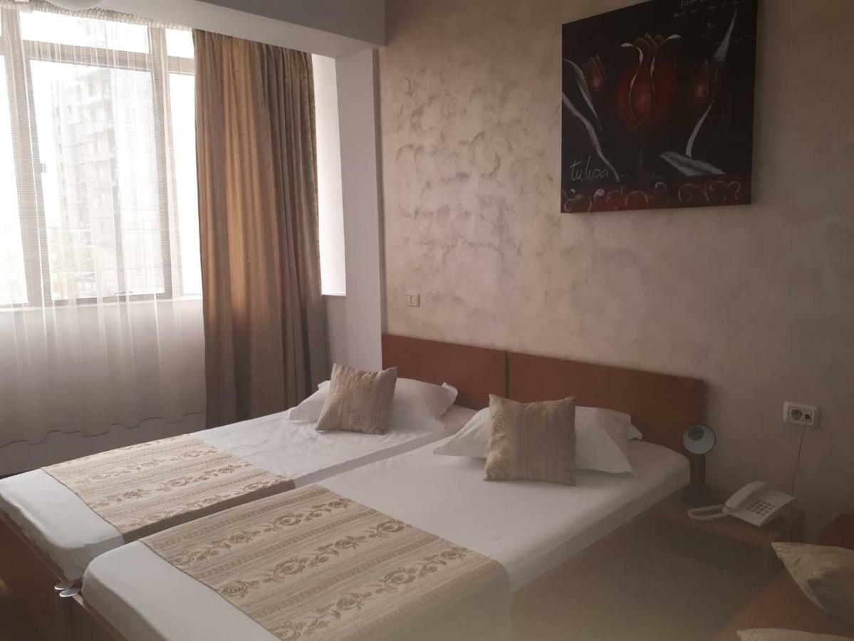 Hotel Flormang Craiova Exterior photo