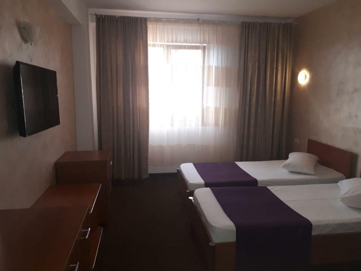 Hotel Flormang Craiova Exterior photo